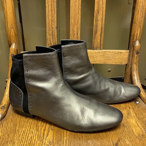 LOGO by Lori Goldstein - Picture 2 of 6